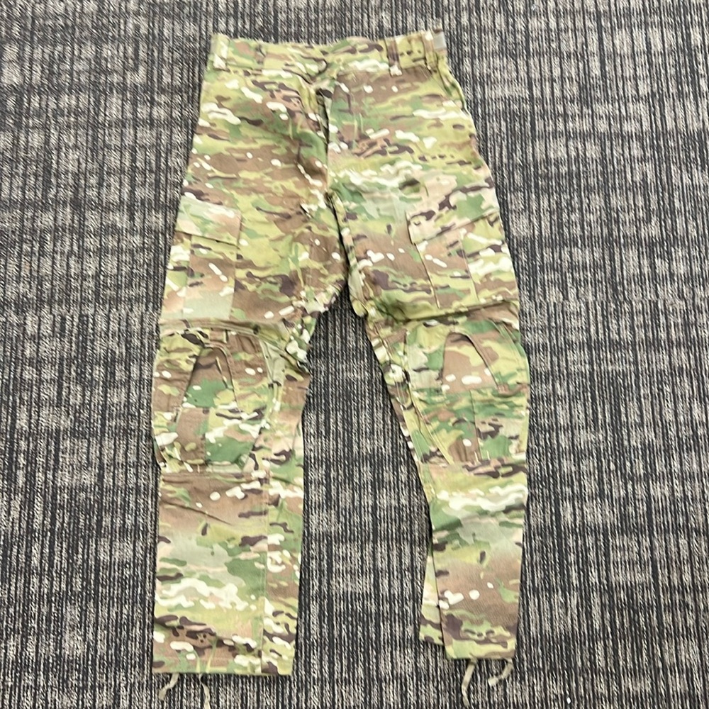 NWOT Army Combat Pants M/L